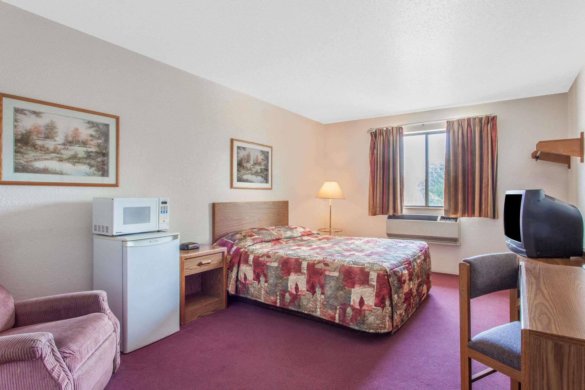 Super 8 By Wyndham Saanichton Victoria Airport Hotel Exterior photo