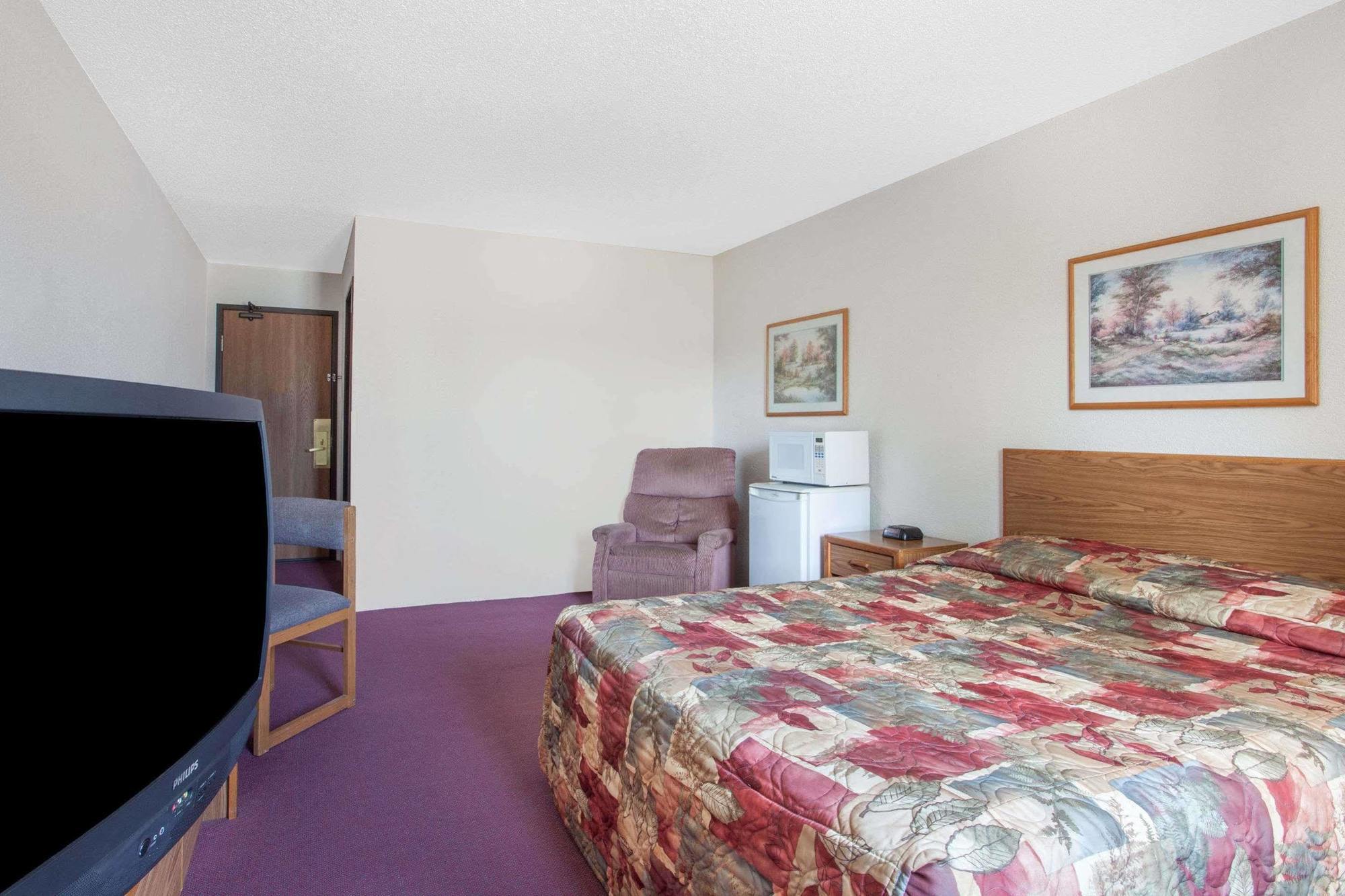 Super 8 By Wyndham Saanichton Victoria Airport Hotel Exterior photo