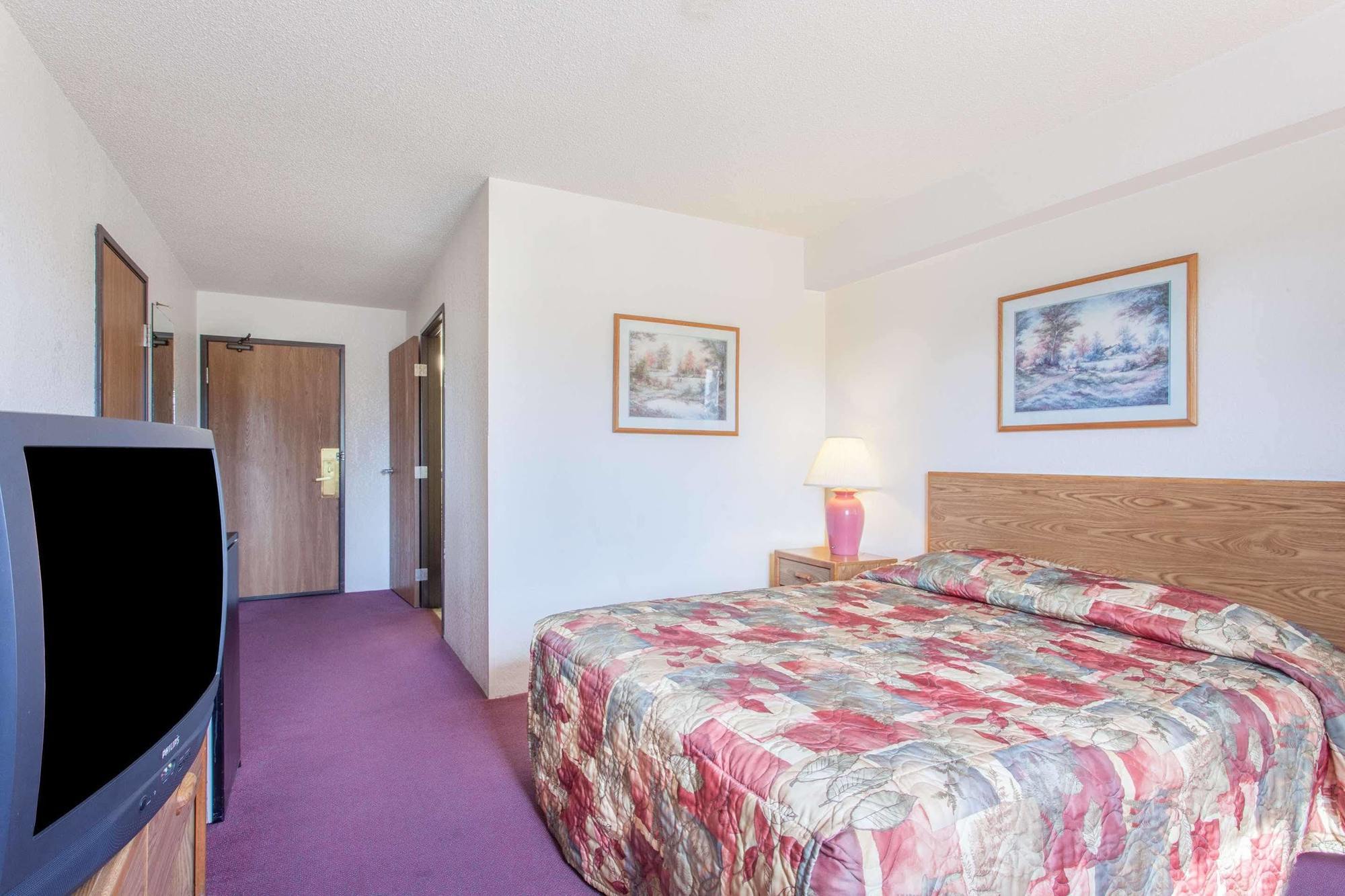 Super 8 By Wyndham Saanichton Victoria Airport Hotel Exterior photo