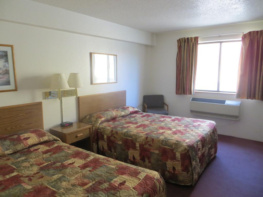Super 8 By Wyndham Saanichton Victoria Airport Hotel Exterior photo
